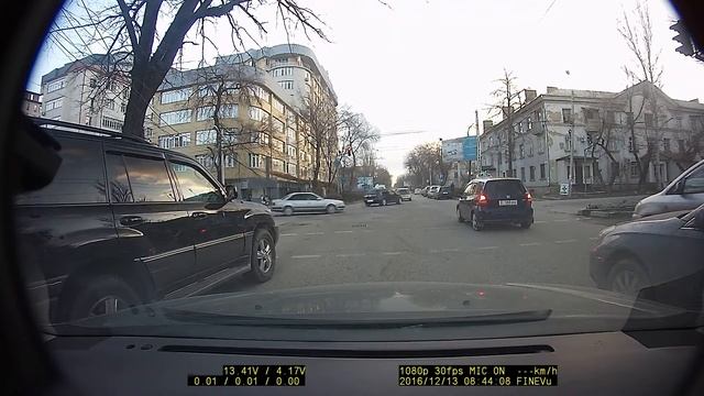 Лексус и мерс мешают скорой смотреть онлайн