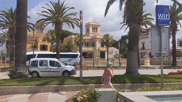 Spain Reus Salou A Walking Tour Of Salou Today 23.06.2022. Weather Is Glorious смотреть онлайн