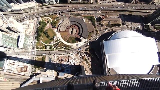 Toronto, Ontario - CN Tower Edgewalk смотреть онлайн