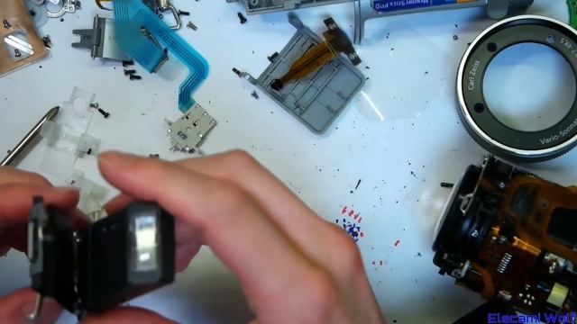 EW0035 - Sony DSC-F717 Digital Camera Teardown