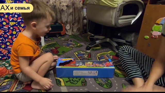 Новый год подарки Наряжаем елочку смотреть онлайн