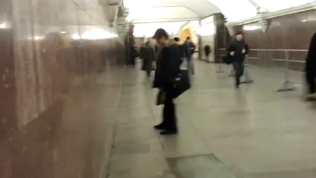 Парень.затупил.в.метро)).3gp смотреть онлайн