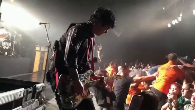 Billie Joe Armstrong awesome solo смотреть онлайн