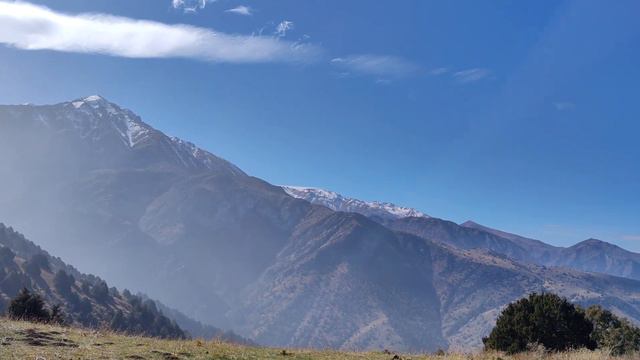 Развилка перед плато.Мы динозаврики.Mountains of Kazakhstan. Сайрамское ущелье,СазанАта.Подпишись.1 смотреть онлайн