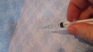 как приклеить отставшую  полосу обои