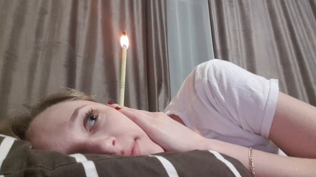 Чистим уши 👂 используем фитосвечи 🤭лежу с факелом , не двигаюсь 🤣