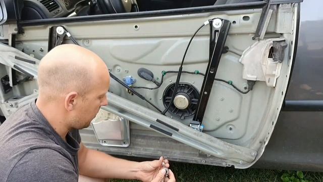 Замена электроподъемника Golf 5 дверь водительская смотреть онлайн