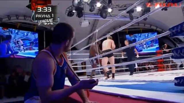 Александр Шлеменко против Маркоса Сантана. Моменты с ударами Александра. смотреть онлайн