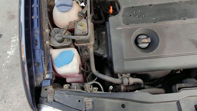 Подкапотное пространство Volkswagen Golf 4 1.6 MPi работа двигателя, проверка, звук, вибрации смотреть онлайн