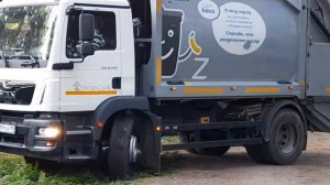 Мусоровоз MAN забирает мусор. #6