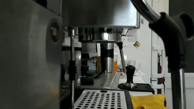 Я-Ж-БАРИСТА! Бездонный портафильтр на Gaggia Classic. Первый раз в первый класс смотреть онлайн