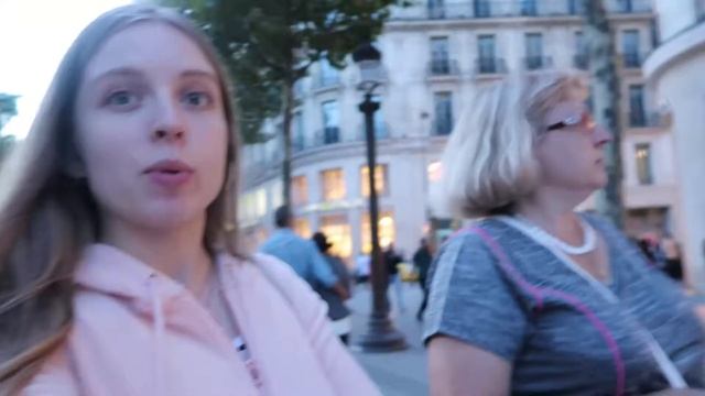 ПОТЕРЯЛИСЬ В ПАРИЖЕ! РЕАКЦИЯ МАМЫ НА ЭЙФЕЛЕВУ БАШНЮ! смотреть онлайн