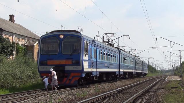 Электропоезд ЭД9М-0093 смотреть онлайн