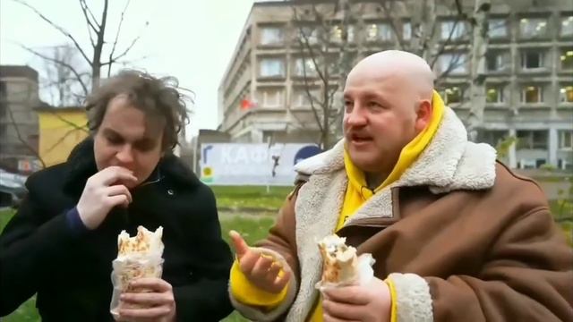 ХОВАНСКИЙ И СУПЕР СТАС едят шаурму. Ржач! смотреть онлайн
