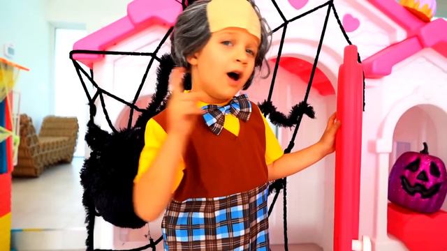 Diana Pretend Play Halloween Trick Or Treat Candy Haul