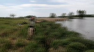 Вы думаете так легко подстрелить рыбу? (охота с рогаткой учимся стрелять).