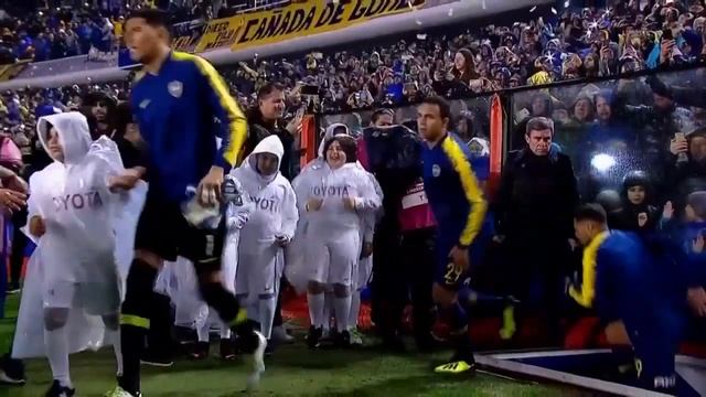 Copa Libertadores. The South American Champions League. But VERY different. смотреть онлайн