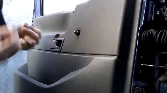 Как снять обшивку карту передней двери VW T4/demontaz boczka drzwi przod/door panel removal! смотреть онлайн