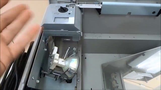 How To Change The Lightbulb In An Overhead Projector смотреть онлайн