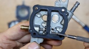 ПОЧЕМУ ПЕРЕЛИВАЕТ КАРБЮРАТОР ? РЕМОНТ БЕНЗОНАСОСА ХОНДА ДИО