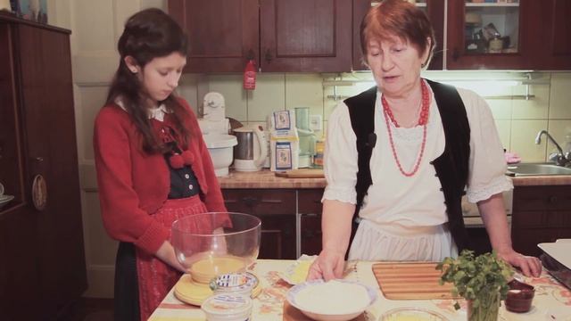 Wir Kochen Deutsch. Zwiebelblechkuchen, Gulasch Und Kürbissuppe. Kiew