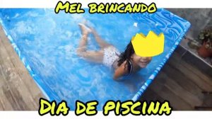 Mel brincando na Piscina