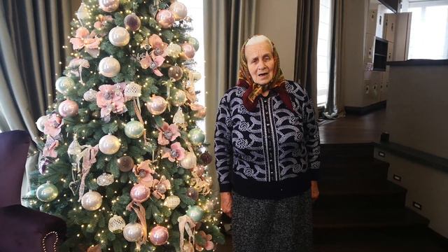 КОЛЯДКА СУМНИЙ СВЯТИЙ ВЕЧІР - виконує Цьоця Анна старовинна колядка БАХМУТ christmas carols КОЛЯДА смотреть онлайн