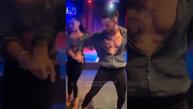 ?Jose & Aroa? #bachata #bachatadancing #bachatamusic #djhusky #barcelona #matame @SebasGarreta смотреть онлайн