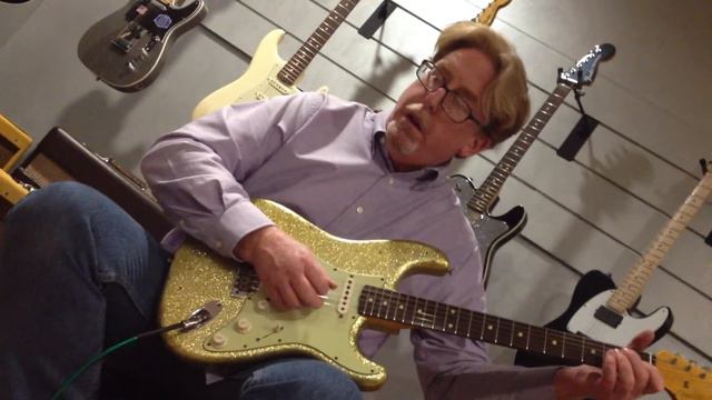 Fender Custom Shop Mike Geoghegan With Team Built Custom 1960 Strat Heavy Relic Gold Sparkle смотреть онлайн