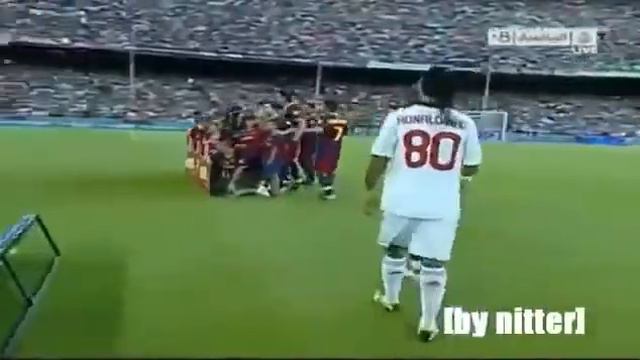 Барселона не забывает своих игроков Роналдиньо. смотреть онлайн