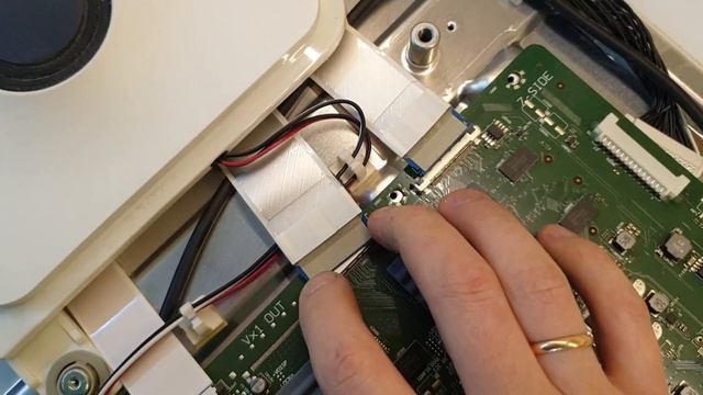 Ремонт шасси QV14.1E LA телевизор Philips 48PFS8109 и все этой серии. 715rlpcb0000000055 смотреть онлайн