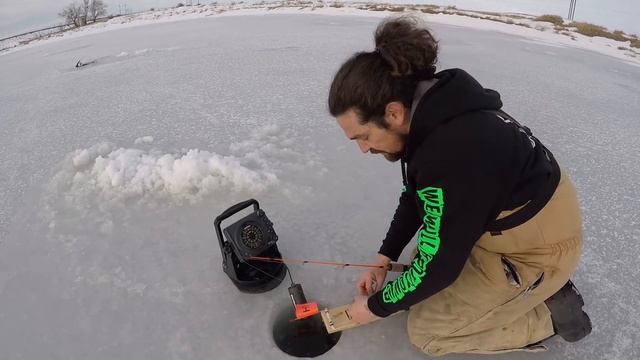 How To Use A Tip Up Ice Fishing! EASY And A MUST HAVE For Fishing! смотреть онлайн