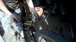 Ремонт: Как открутить прикипевшую / заржавевшую чашку каретки с правой стороны велосипеда