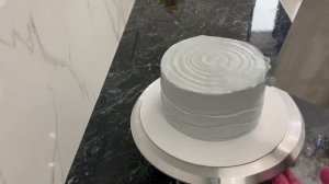 Несложный декор торта. Бабочки из вафельной бумаги. Қазақша рецепт.