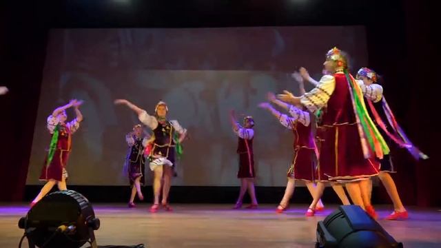 Украинский девичий танец "Квитень" Народный Ансамбль Танца «АПРЕЛЬ» город Бугуруслан смотреть онлайн