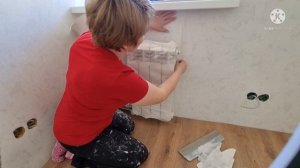 Как КЛЕИТЬ ОБОИ у подоконников /труб радиаторов /в углах