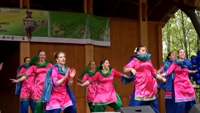 Цветение тюльпанов День города в ЦПКО Фестиваль луковичных цветов: нарциссы, тюльпаны, крокусы, ... смотреть онлайн