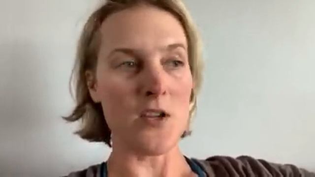 Eating often, is it right? смотреть онлайн