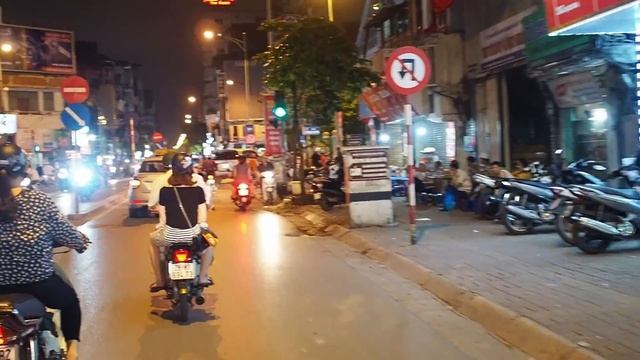 Hanoi Vietnam -- Nightlife and Street Scenes in the Old Quarter смотреть онлайн