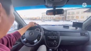 Постановка транспортного средства на место стоянки параллельно тротуару при движение задним ходом