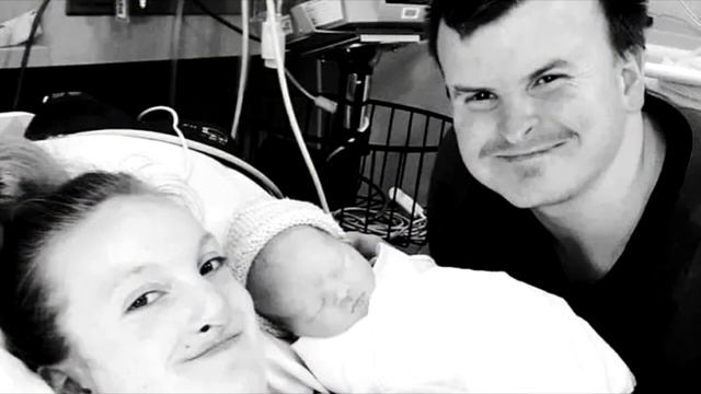 Помните девушку без мышц, которая решила рожать! Вот, как сложилась ее жизнь!