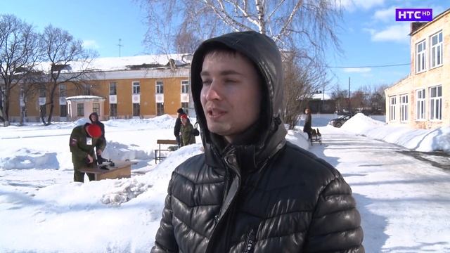 Студенты и школьники смогли испытать себя в эстафете Один день из армейской жизн.mp4 смотреть онлайн
