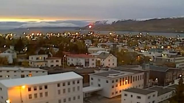 UFO in Akureyri, Iceland. НЛО в городе Акюрейри, Исландия. UFO á Akureyri. смотреть онлайн