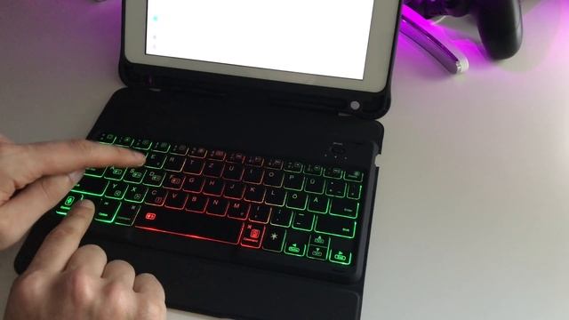 iPad Bluetooth Tastatur Case mit Hintergrund Beleuchtung - TEST REVIEW смотреть онлайн