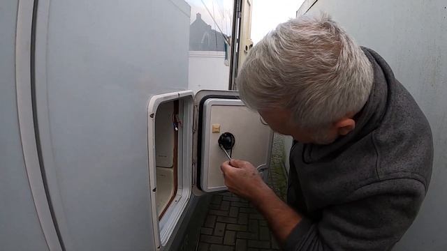 Кемпинг.Ремонт вытяжного вентилятора.Путешествие на автодоме Hymer s 700.Седой Бродяга из Германии. смотреть онлайн