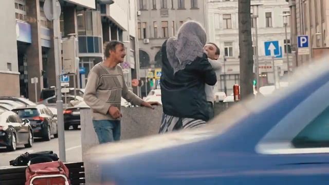 EDWARD BIL ПРАНК / ЗЛАЯ БАБКА УРОНИЛА БЫКА В НОКАУТ - УКРАЛ КОШЕЛЁК У БАБУШКИ И БЫЛ НАКАЗАН смотреть онлайн