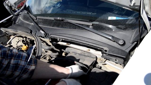Замена воздушного фильтра на Рено кангу 2 смотреть онлайн
