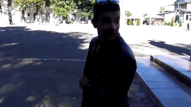 Парень ЭКСГИБИЦИОНИСТ НА УЛИЦЕ смотреть онлайн