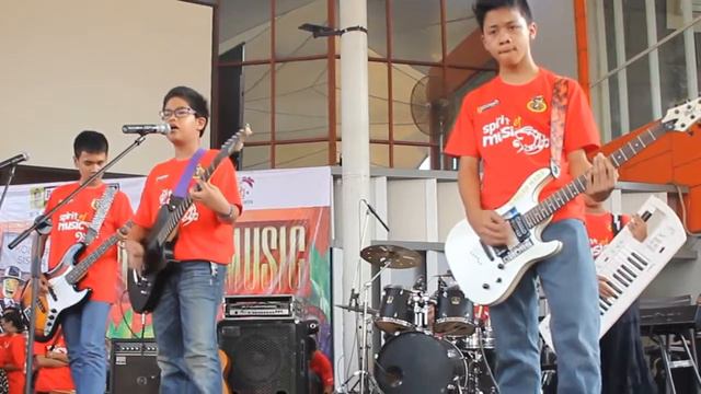 Starlight (Muse cover, band on Cort MBC-1) смотреть онлайн