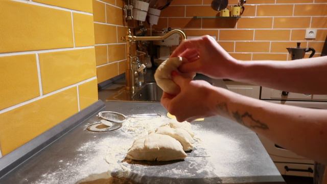 Домашние БУЛОЧКИ с КУНЖУТОМ наполненные салатом с ТУНЦОМ да ЯЙЦОМ - что может быть лучше? Ничего 😄👌 смотреть онлайн